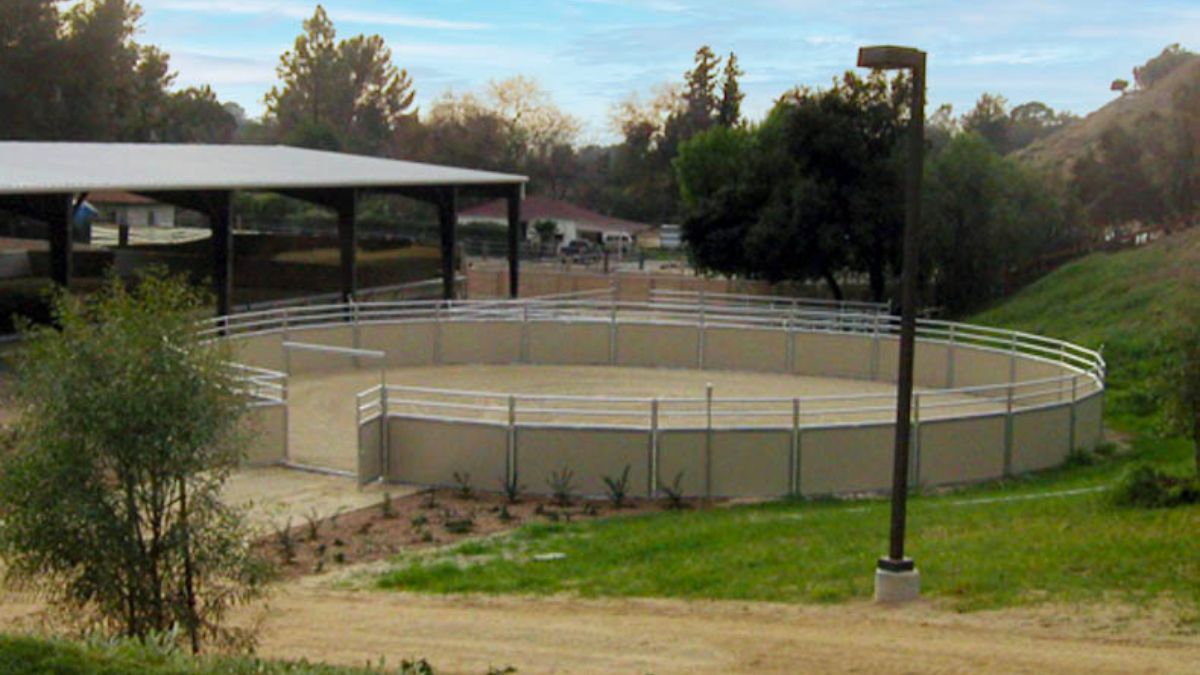 Round Pens